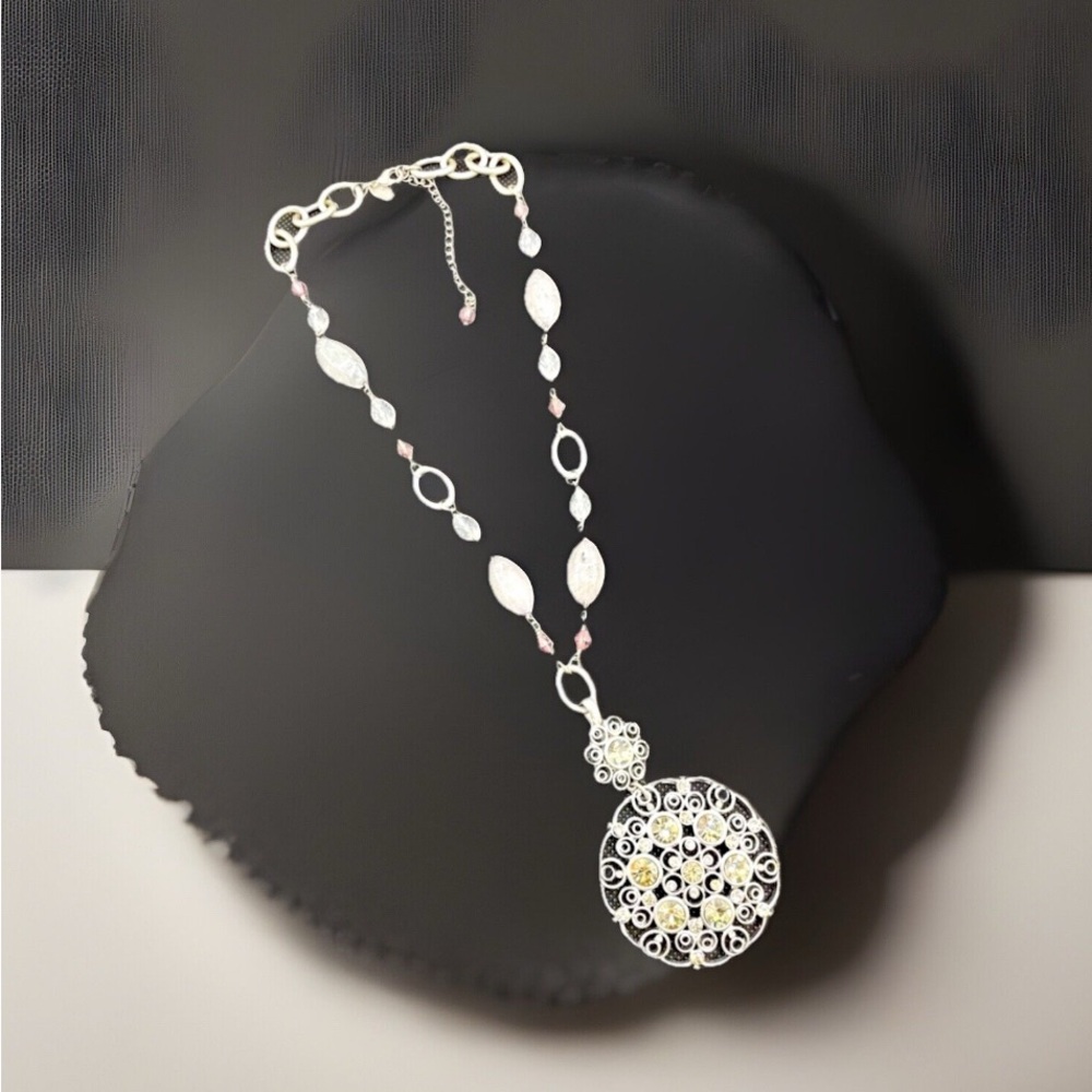 Lia Sophia Rhinestone Matte Silver Tone Necklace, Flower Pendant EUC - Picture 1 of 8